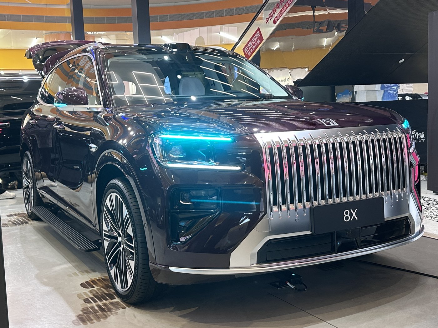 新能源车出口：极氪 8X 插混 SUV